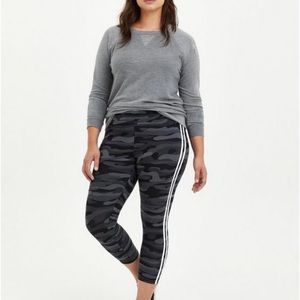 Torrid Plus Size Cameo Leggings 5X with White Strips
